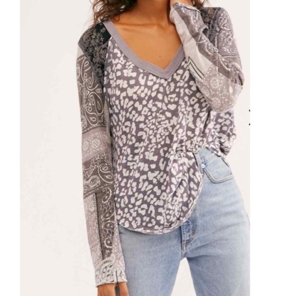 Free People Women's Gray Patterned V-Neck Cotton/ Poly Blend Top